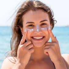 29 Beauty Instagram Accounts to Follow if You're Totally Obsessed With  Glitter