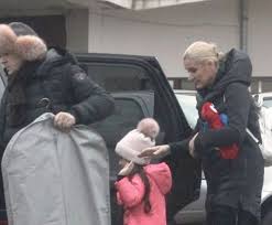 Piesa te vreau langa mine este compusa de marcel pavel pentru sotia sa. Marcel Pavel Cum Nu Il Vezi Pe ScenÄƒ Poze De Familie Cu SoÅ£ia BalerinÄƒ Si FetiÅ£a De 5 Ani Click Mobile