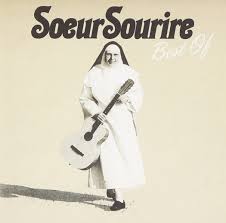 Known as the the singing nun, in french she was known as soeur sourire or sister smile. she entered the fichermont dominican convent in waterloo, belgium in 1959 and took the name soeur luc gabrielle. she had her great international hit dominique in 1963, which she wrote in honor the. Sourire Soeur Best Of Soeur Sourire Amazon Com Music
