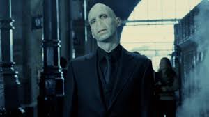 Continua l'appassionante viaggio dell'eroe mago verso la maturità, tra oscuri presagi, misteriose profezie ed esperienze amorose. 10 Curiosita Su Harry Potter E L Ordine Della Fenice