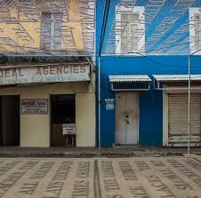 Una Maravillosa Instalacion Urbana Nos Muestra Como Escribir Poesia Con Luz Cultura Inquieta Installation Art Street Artists Street Art