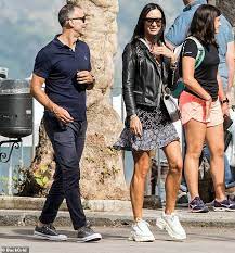 As mentioned, the pair have been dating since 2017. Ryan Giggs Girlfriend Kate Greville Moves Out And Takes Her Puppy With Her Newsopener