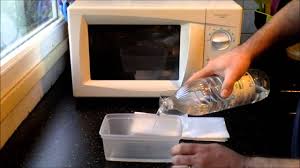 Astuce Pour Nettoyer L Interieur D Un Micro Ondes Hd Youtube