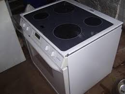 An electric oven range is powered entirely by electricity, and a gas range is usually powered by electricity while gas fuels the flame on the cooktop. Magic Chef Electric Smooth Top Stove For Sale In Shreveport Louisiana Classified Americanlisted Com