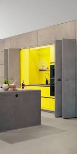 Sesam Offne Dich In Dieser Kuche Verstecken Sich Spule Backofen Und Kuhlschrank Hinter Schiebeturen Richtig Klasse Kuchen Design Kuchendesign Kuchentrends