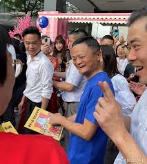 In addition, her husband jack ma is the world 21 richest men with the massive bank balance of $40.3 billion. Alibaba Founder Jack Ma Yun Showed Up At Hangzhou Headquarters The Third Public Appearance This Year Global Times