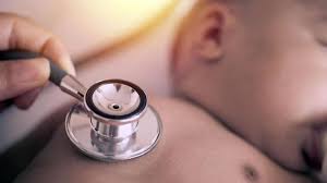 Pada bayi baru lahir, sianosis bisa menyebabkan bibirnya menjadi hitam. Mengenal Dua Tipe Penyakit Jantung Bawaan Bayi