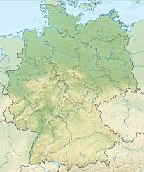 Η πλειονότητα των κατοίκων, περίπου 68 εκατομμύρια (82 %), είναι γερμανικής καταγωγής, ενώ περίπου 75 εκατομμύρια έχουν την γερμανική υπηκοότητα. Geography Of Germany Wikipedia