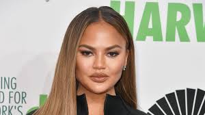 The floodgates have been opened… chrissy teigen is coming under fire for some more past terrible tweets after telling courtney stodden to die by suicide. Chrissy Teigen On Twitter Hiatus It S A Brutal Place For Women