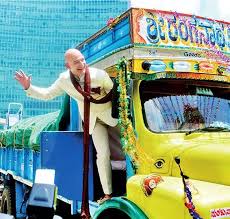 Jeff bezos is the richest man in the world and up until 2013, he was still seen driving a honda hondas, toyotas, and a morris minor: Jeff Bezos Reminds Flipkart He Is The Boss Rediff Com Business