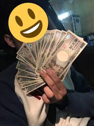 On Twitter お金持ってるって幸せやな 3ヶ月まえは自分がこんな持ってるって思わんかった この世界に入って友達も増え毎日充実してます 知るか知らないかの世界だし怖い不安って考え捨てた方がいいよ 時代の流れを考えよう 顔は恥ずかしいから隠します