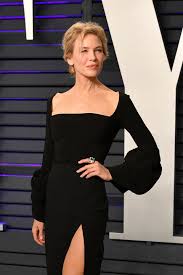 Rami malek presents renée zellweger with the oscar for best actress for her performance in judy at the 92nd oscars in 2020.#oscars #renéezellweger. Renee Zellweger Starportrat News Bilder Gala De