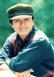 The youthful appearances of three famous actors from the 1990s.