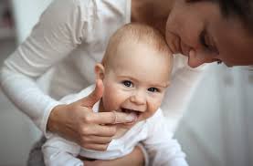 In seltenen fällen kommen manche. Wenn Babys Zahnen Oder Das Einmaleins Der Ersten Baby Zahne