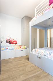 Outletarreda ha selezionato per te i migliori letti matrimoniali moderni e di design, realizzati in italia e venduti on line a prezzi outlet con sconti reali fino al 40%: Letto A Castello Per Tre Bambini E Possibile I Consigli Dei Pro