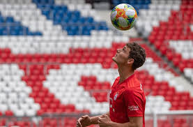 Benjamin pavard is a french professional soccer player known for having played under popular football clubs like losc lille and vfb stuttgart. Benjamin Pavard Und Co Fluch Oder Segen Die Krux Mit Den Ausstiegsklauseln Fussball Stuttgarter Zeitung