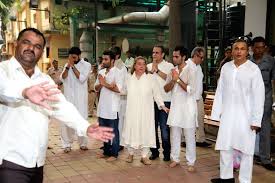Armaan jain (* 1990 oder 1991) ist ein indischer schauspieler. Krishna Raj Kapoor S Funeral Aadar Jain Reema Kapoor And Armaan Jain