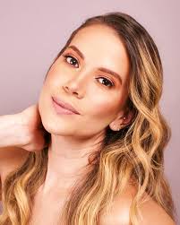 Alexandra Mahecha's Instagram, Twitter & Facebook