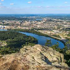 The total driving distance from nashville, tn to chattanooga, tn is 135 miles or 217 kilometers. Picturesque Tennessee Road Trip Nashville To Chattanooga Travelawaits