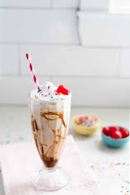 Classic vegan milkshake 3 ways | vegan it! Creamy Vegan Milkshake 3 Ways With Coconut Almond Caramel Sauce Omgfood