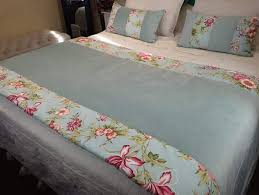 La scelta spazia dai modelli a tessitura piatta a quelli con morbido pelo lungo e spesso. La Signora Delle Idee 3 Buoni Motivi Per Scegliere Un Bed Runner