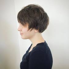 Here are the latest most popular short hair ideas, specifically for long this one has a lot more choppy and small layers with a long fringe, so it looks like a much thinner and more edgy haircut. 41 Flattering Short Hairstyles For Long Faces In 2021