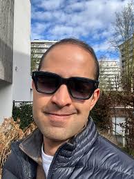 Pre-ordered Fellini in Indigo arrived today in the mail. I like how indigo  looks close to black in almost every lighting condition, but the blue hues  pops up when the sun hits