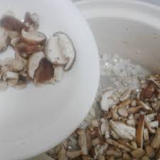 Masukkan cendawan butang dikuti dengan air kiub pati ayam. Tak Payah Beli Buat Sendiri Sup Cendawan Resipi Ini Terlajak Sedap Pa Ma