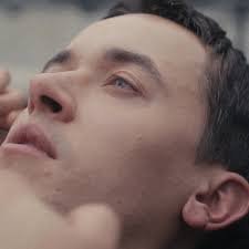 Honor Blackman, a Memorable James Bond Adversary, Dies at 94