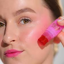 Revolution Beauty, Jelly Blush Stick Labbra & Guance, Lunga Tenuta,  Modulabile con Acido Ialuronico & Aloe, Vegano & Senza Crudeltà, Rosso  Fragola : Amazon.it: Bellezza