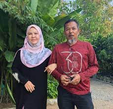 Sejak kecil beliau sudah biasa berdikari dan hidup susah. Ibu Aliff Syukri Bonda Rozita Menceritakan Pesanan Ayah Aliff Syukri Yang Sayu Dan Apa Yang Bekas Suami Dia Rasa Sebelum Ini Klv