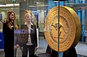 Alle in der kursliste edelmetalle oder kennziffernliste edelmetalle angegebenen ankaufskennziffern können direkt bei ihnen vor ort in den entsprechenden systemen gebucht werden. Konigstrasse Grosste Goldmunze Der Welt In Stuttgart Stuttgart Stuttgarter Nachrichten