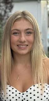 Larissa Danowitz's Instagram, Twitter & Facebook