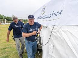 Thank you Food Lion for changing your policy—good decision! Employee Gary  Dean, a military veteran, was told he couldn't wear his American flag neck  gaiter to work because the NC store had