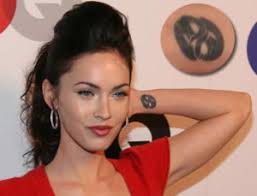 Jul 27, 2020 · here are ten celebrities that have had their tattoos removed and why. Famous Celebrities Opting For Tattoo Removalfamous Celebrities Opting For Tattoo Removal