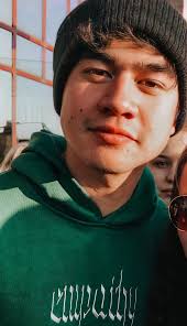 cth archive على X: "calum was probably wearing his empathy hoodie. let's  take a minute to appreciate how he looks so good wearing green.  https://t.co/6SUOU5wVcO"
