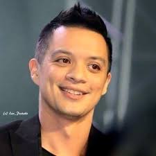 ➡️Francisco Gaudencio Lope Belardo Mañalac popularly known as Bamboo  Mañalac or simply by the mononym Bamboo, is a Filipino musician, singer,  and songwriter. He began his career as vocalist and original frontman