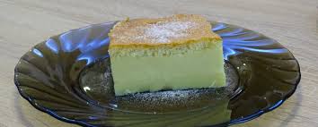 Toarna laptele, putin cate putin si omogenizeaza bine cu telul. PrÄƒjiturÄƒ DeÈ™teaptÄƒ Cu Vanilie È™i LÄƒmaie Blog Timpliber Ro