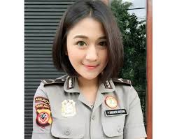 Mulai dari bentuk wajah oval, bulat, hati ataupun lonjong. 34 Baru Nama Rambut Polwan