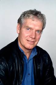 GEOFFREY HINSLIFF Geoffrey Hinsliff (23 November 1937