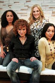 Originally a quintet, consisting of band members nadja benaissa, lucy diakovska, sandy mölling, vanessa petruo, and jessica wahls. No Angels Ihr Umstandlicher Weg Zum Grossen Comeback Gala De