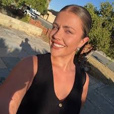 Elise Clayton's Instagram, Twitter & Facebook