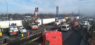 Ante este escenario, el ministerio de seguridad desalojó los cortes que se. Fuetendencia Paro De Camioneros