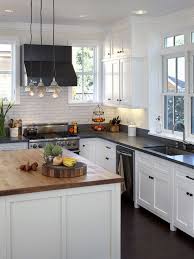 With kitchen cabinets that have dark countertops, the following lighting ideas can make your kitchen kitchen cabinet is one of the most important elements in your kitchen. Gorgeous Light Cabinets Dark Countertops Design Ideas 480 Kitchen Remodel Countertops Kitchen Remodel Small Kitchen Remodel