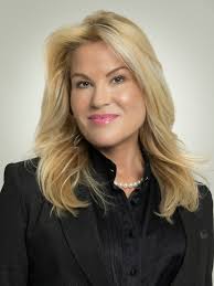 Lora Link's Instagram, Twitter & Facebook