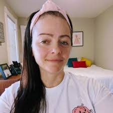 Emma Gerber's Instagram, Twitter & Facebook