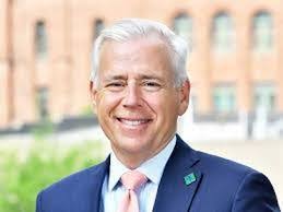 Roberto Osegueda's Instagram, Twitter & Facebook