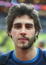 Tamberi considera que llevar sólo la mitad barba le da. Gianmarco Tamberi Il Campione Con La Barba A Meta Sport La Repubblica