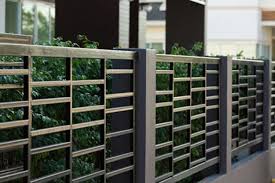 Namun yang paling cocok untuk pagar rumah minimalis adalah pagar teralis yang tidak terlalu tinggi yang hanya menjadi pembatas antar pekarangan rumah, namun tidak mudah bagi pencuri untuk model pagar minimalis 2020 terbaru. 60 Model Pagar Rumah Minimalis Besi Dan Kayu Desain Apik