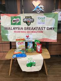 Tasty and nutritious, milo is the world's leading chocolate malt beverage that helps provide the energy to go further. Malaysia Breakfast Day Food Bag Distribution With Milo Food Foundation Happy Charity Association